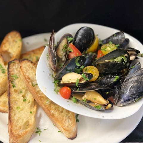 Mussels with prosciutto.